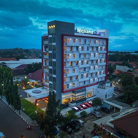Metland Hotel Чиребон Экстерьер фото