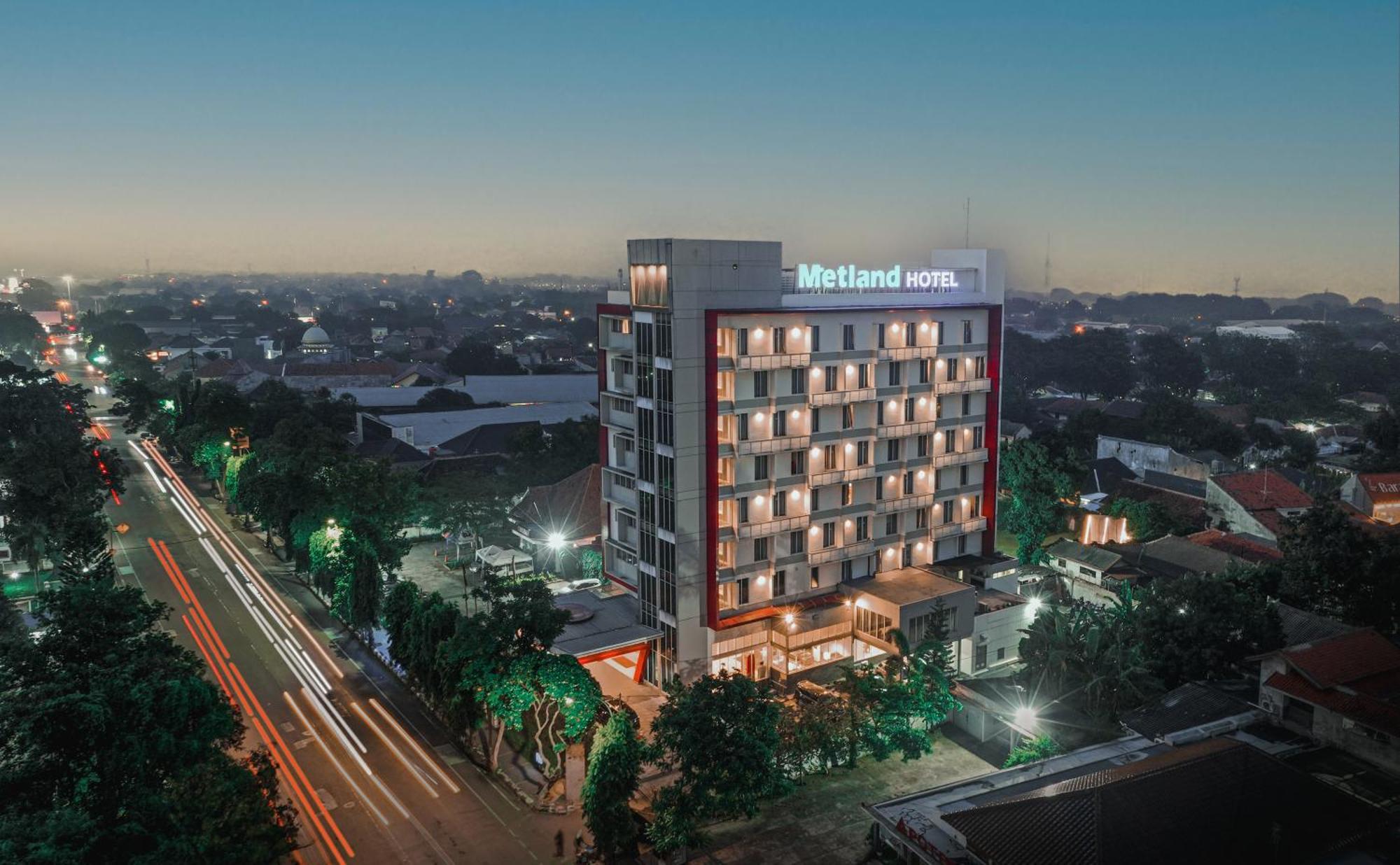 Metland Hotel Чиребон Экстерьер фото